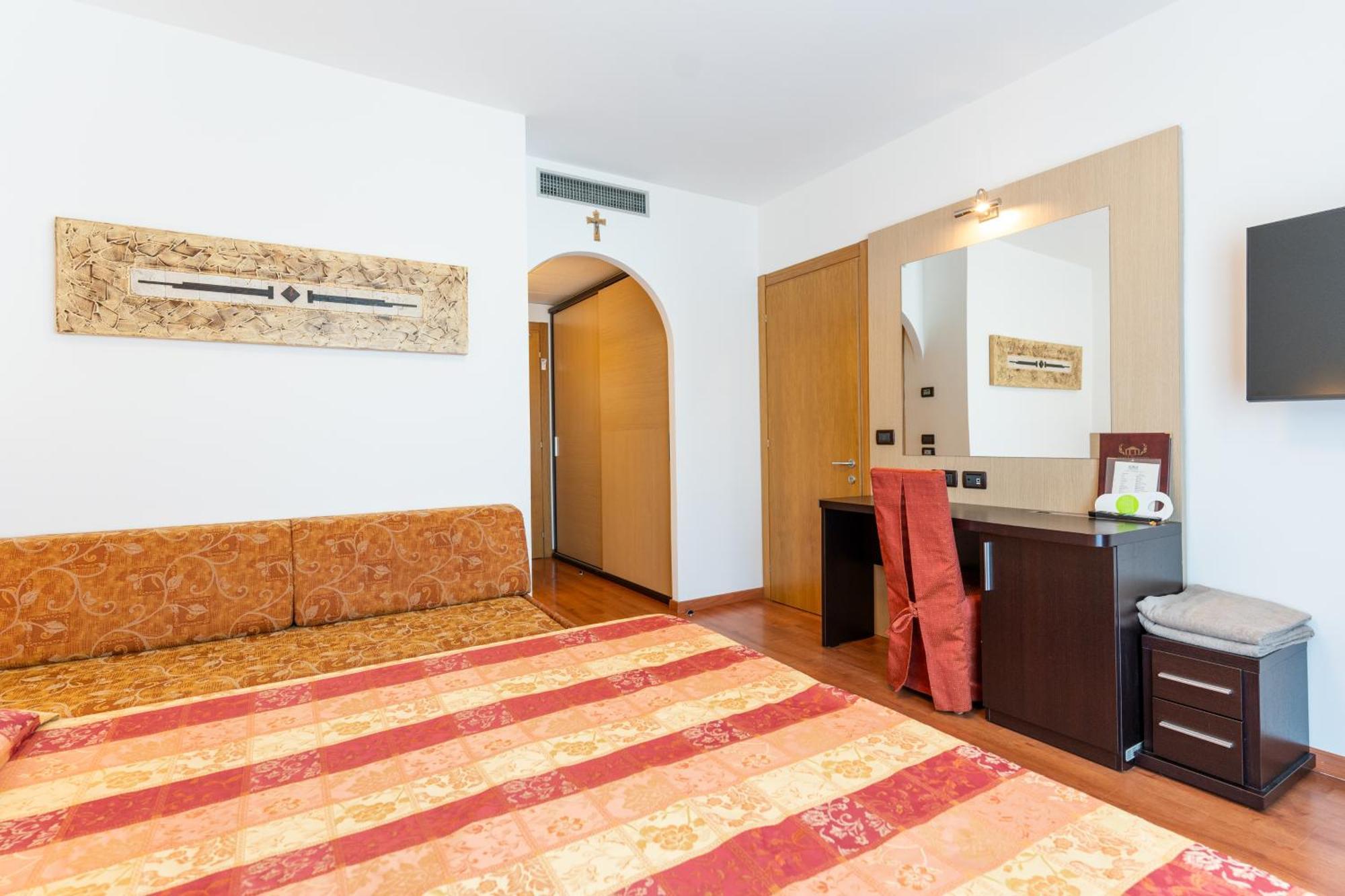 Olympus Hotel 4*