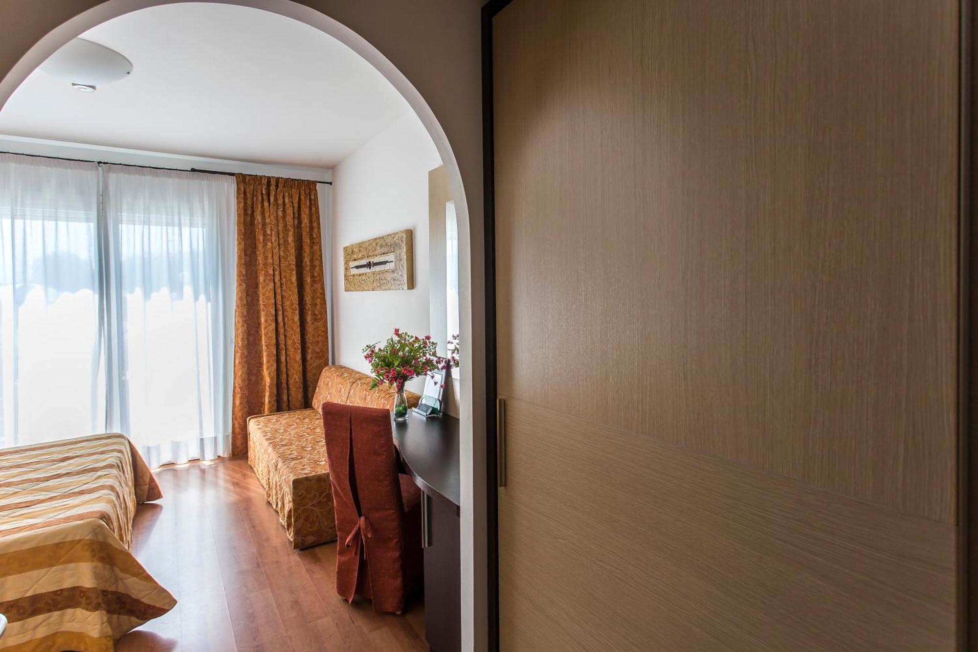 Olympus Hotel 4*